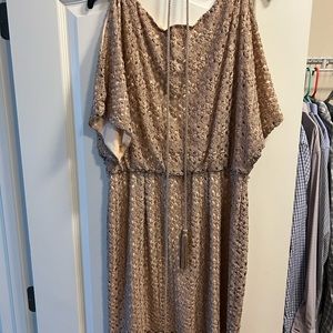 Jessica Howard tan lace dress